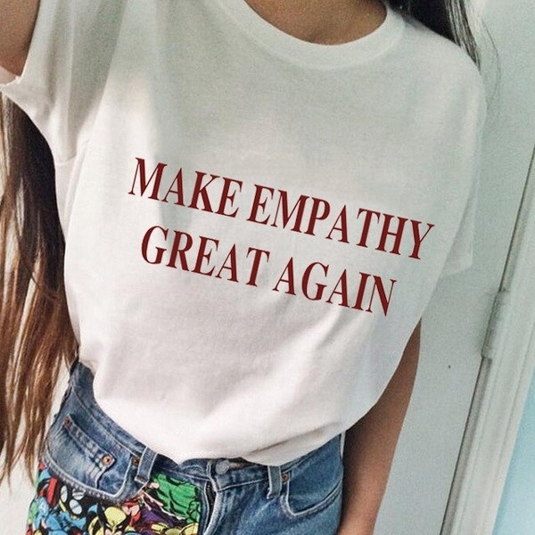 Σύγχρονη γυναικεία T-shirt με επιγραφή και O-neckline