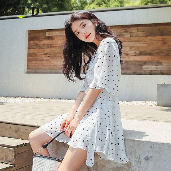 Rochie de damă din șifon cu decolteu în V și mâneci lotus