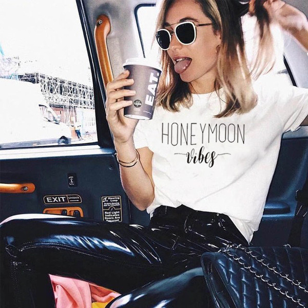 Γυναικείο μοντέρνο μπλουζάκι με κοντό μανίκι και επιγραφή