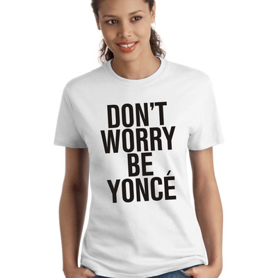 Γυναικεία μπλούζα με ενδιαφέρουσα επιγραφή και λαιμόκοψη