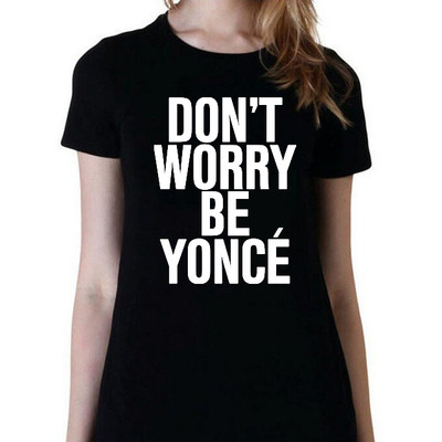 Γυναικεία μπλούζα με ενδιαφέρουσα επιγραφή και λαιμόκοψη