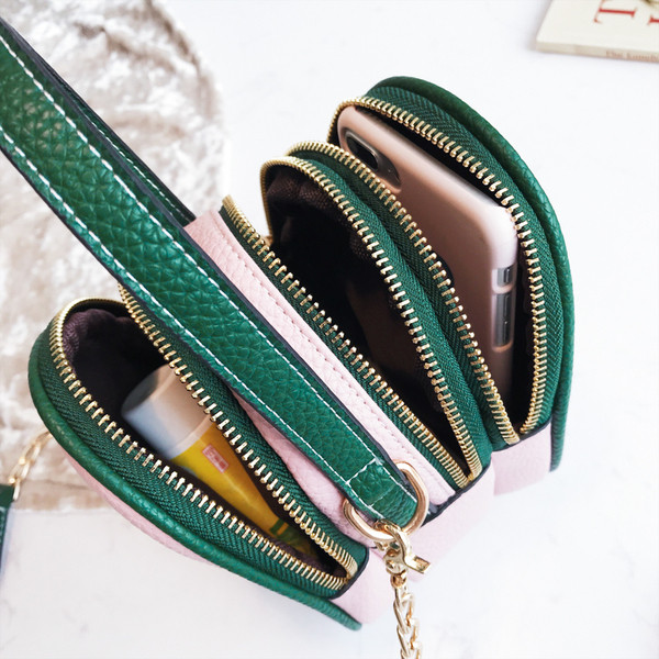 Geanta de dama comoda cu forma rotunda si decor in mai multe culori