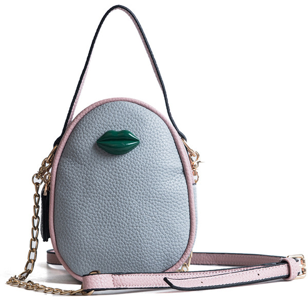 Geanta de dama comoda cu forma rotunda si decor in mai multe culori