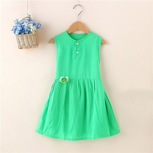 Παιδικό καθημερινό φόρεμα με μπροστινό κούμπομα σε διαφορετικά σχέδια