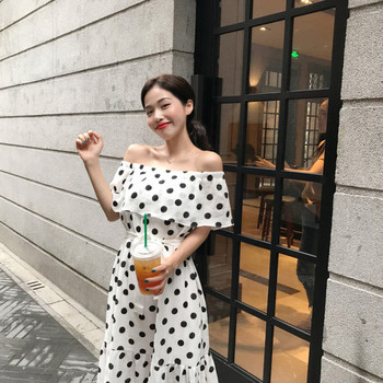 Καλοκαιρινό γυναικείο φόρεμα σε λεύκο χρώμα