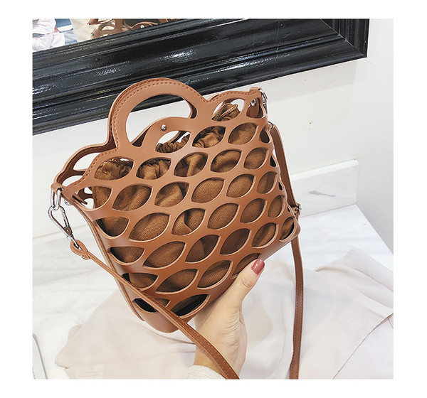 Geanta de dama moderna in mai multe culori potrivita pentru utilizarea de zi cu zi