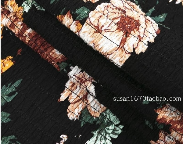 Rochie de dama sexy cu motive florale si maneci cazute in doua culori