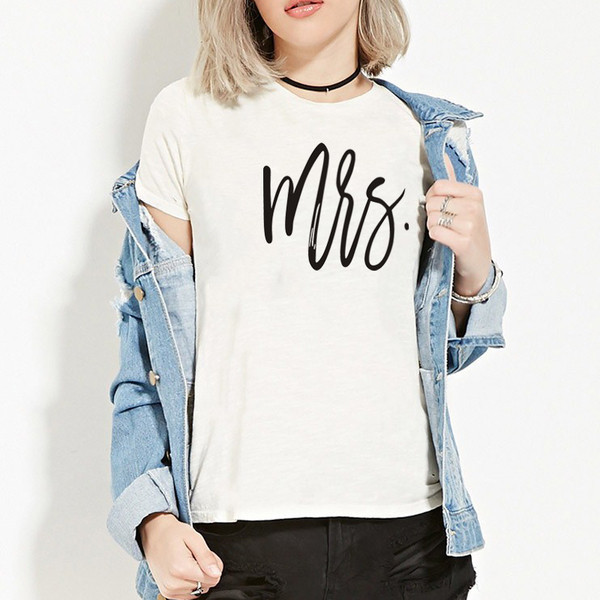 Γυναικεία μπλούζα με κοντό μανίκι και επιγραφή κατάλληλη για τη καθημερινή ζωή