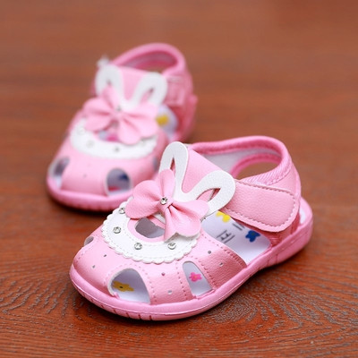 Бебешки сандали в няколко цвята със звък и елемен панделка