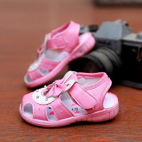 Бебешки сандали в няколко цвята със звък и елемен панделка