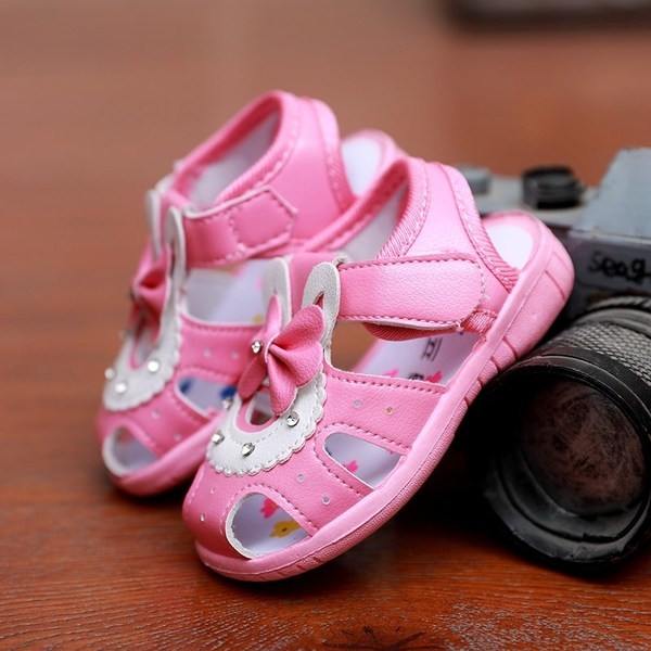 Бебешки сандали в няколко цвята със звък и елемен панделка