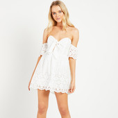 Καλοκαιρινό γυναικείο φόρεμα δαντέλας με μανίκια σε λευκό χρώμα