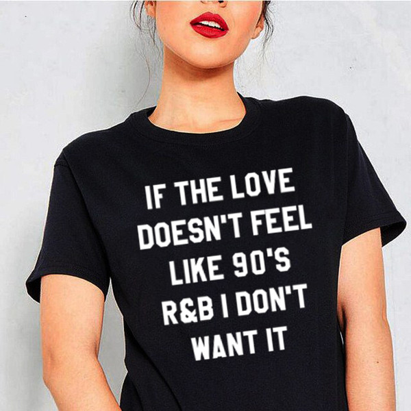 Tricou de damă cu o inscripție interesantă și mâneci scurte