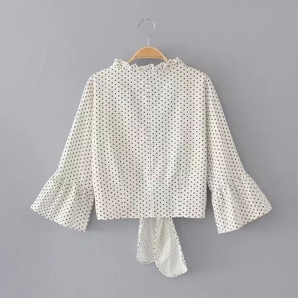 Κομψή γυναικεία μπλούζα με φαρδιά μανίκια και κουμπιά