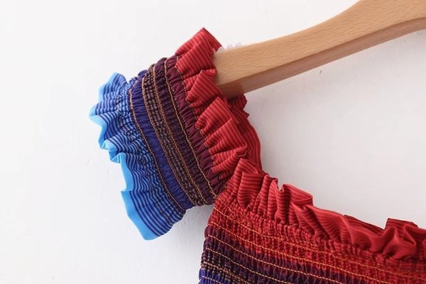 Γυναικεία κοντή μπλούζα με δαντέλα