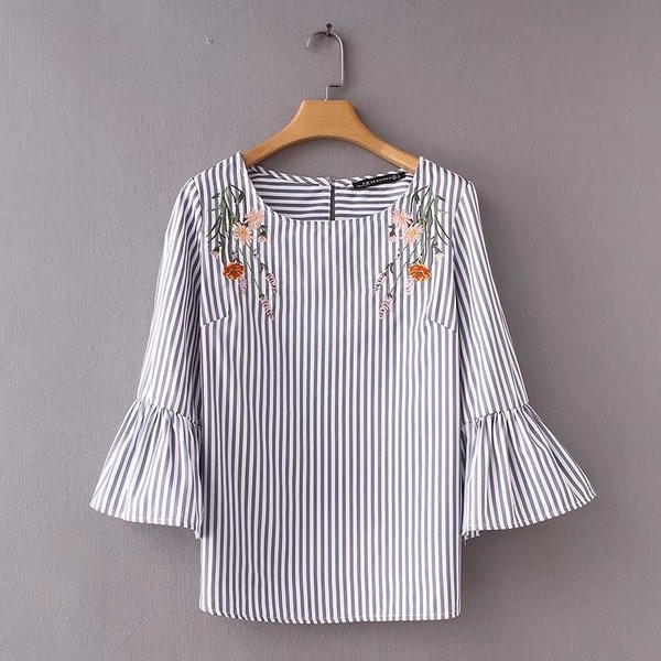 Bluza de dama model lat cu broderie si decolteu O