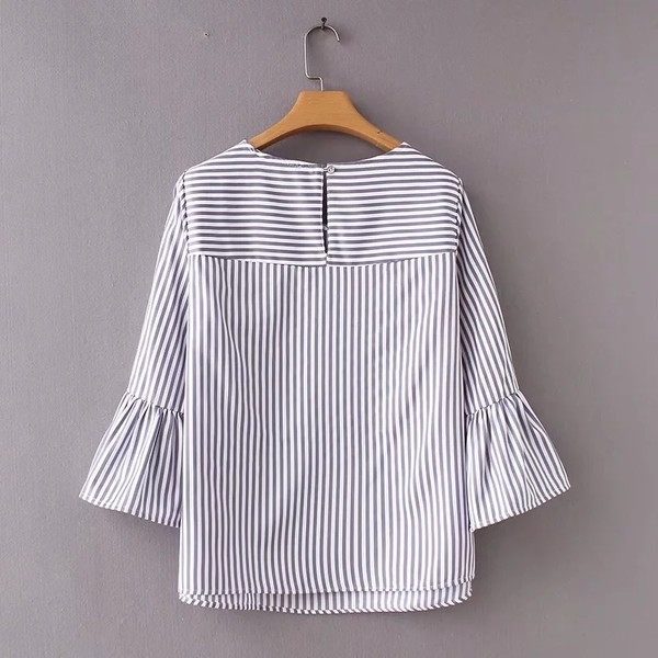 Bluza de dama model lat cu broderie si decolteu O