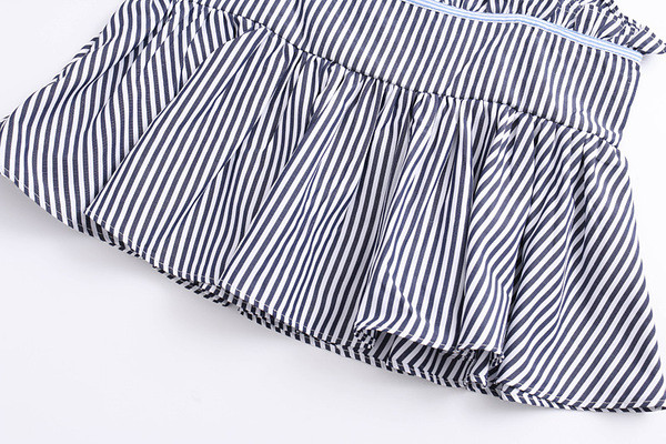 Maieu scurt de damă în dungi, cu decolteu în V