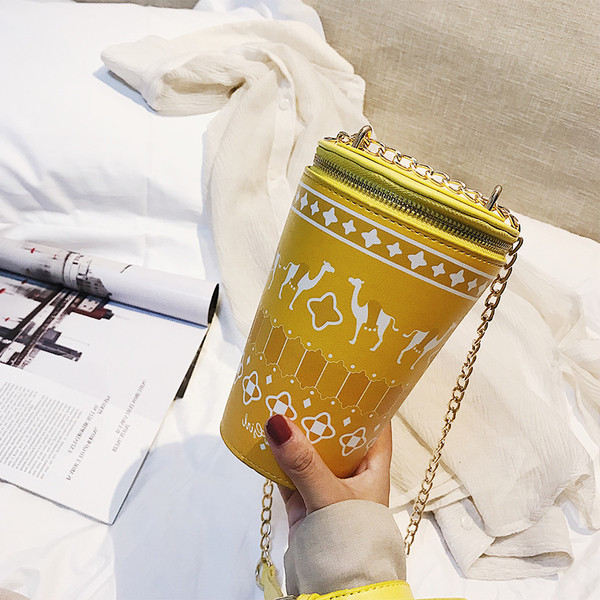 Geanta de dama cu forma non-standard si imprimeu in patru culori