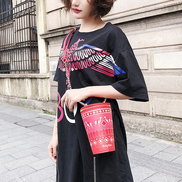 Geanta de dama cu forma non-standard si imprimeu in patru culori