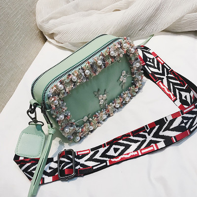 Γυναικεία τσάντα  με μακριά χρωματιστή λαβή και 3D floral διακόσμηση