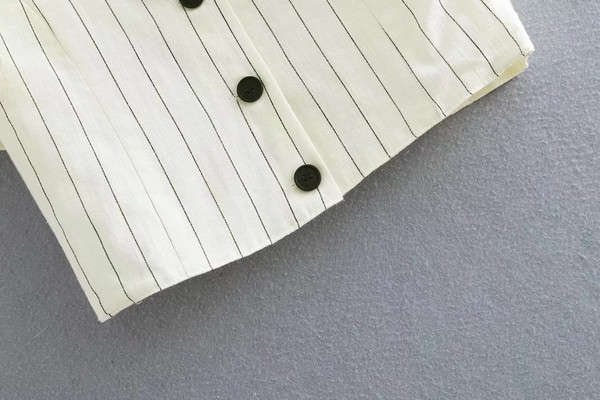 Γυναικεία καθημερινή κοντή μπλούζα με κουμπιά