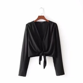 Γυναικέια  μπλούζα με βαθύ λαιμόκοψη και κορδόνια