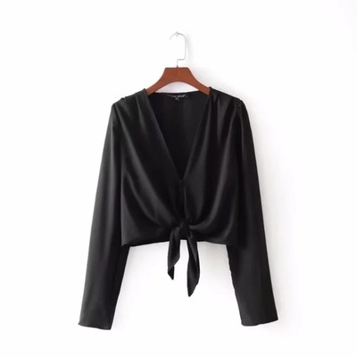 Γυναικέια  μπλούζα με βαθύ λαιμόκοψη και κορδόνια