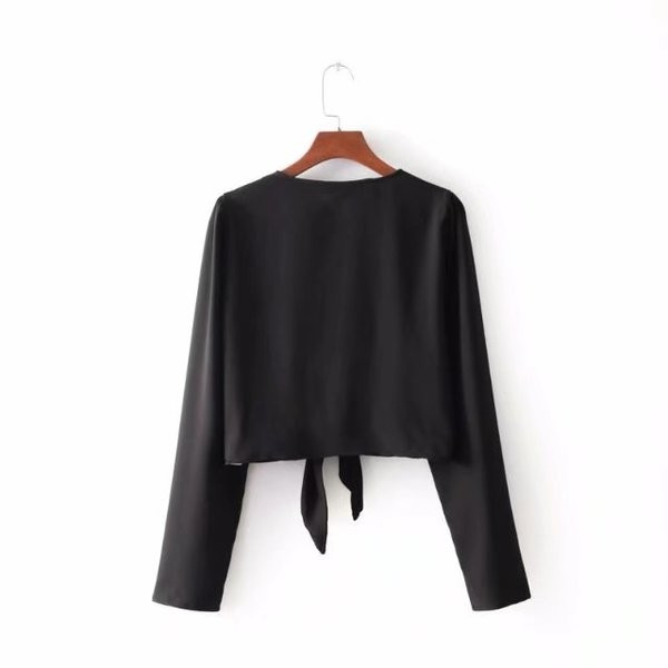 Γυναικέια  μπλούζα με βαθύ λαιμόκοψη και κορδόνια