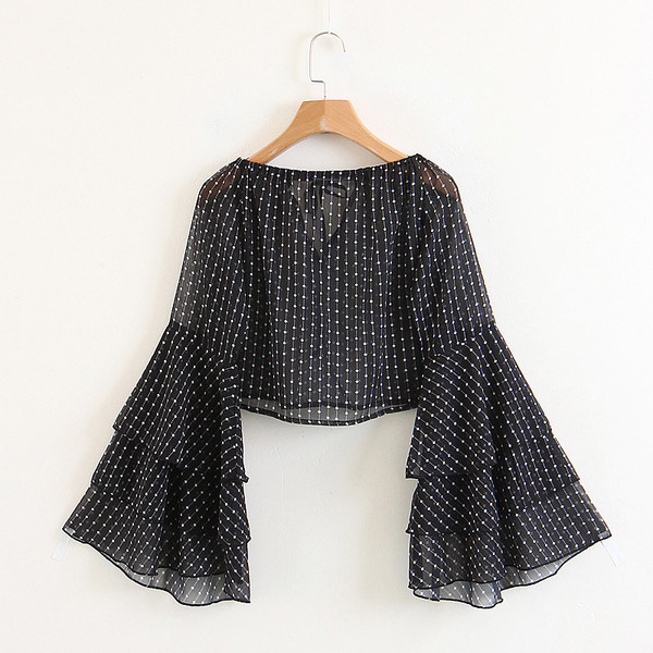 Bluză de damă cu mâneci largi și cravate