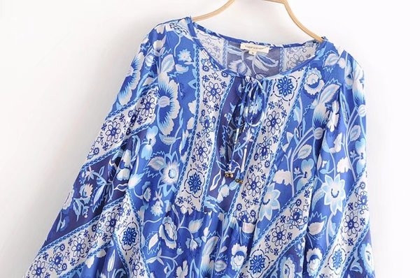 Bluză de damă cu mâneci largi și motive etno