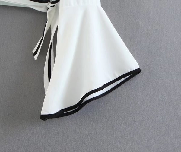 Γυναικεία  μπλούζα με φαρδιά μανίκια και συνδέσεις κατάλληλες για τη καθημερινή ζωή