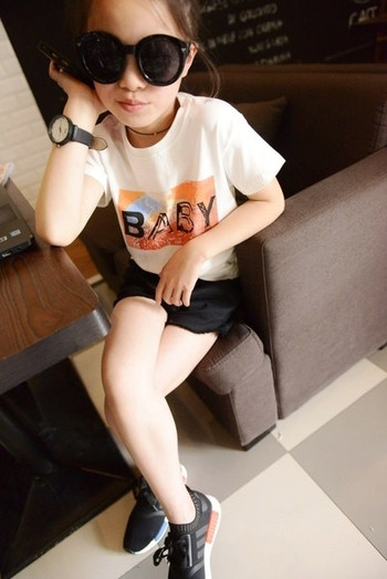 Детска модерна тениска в бял цвята с надпис
