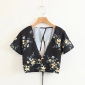 Γυναικείες κοντές μπλούζες με φυτικά μοτίβα