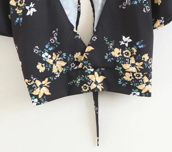 Γυναικείες κοντές μπλούζες με φυτικά μοτίβα