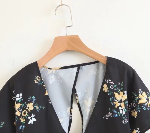 Γυναικείες κοντές μπλούζες με φυτικά μοτίβα