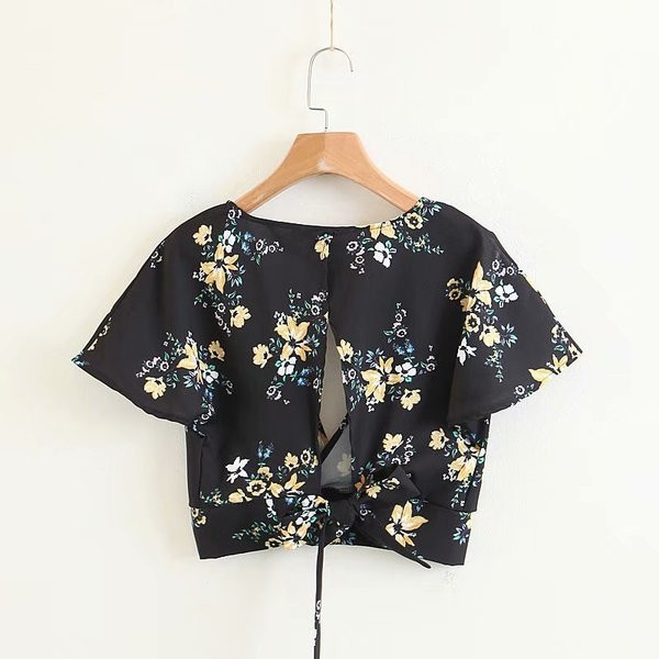 Γυναικείες κοντές μπλούζες με φυτικά μοτίβα