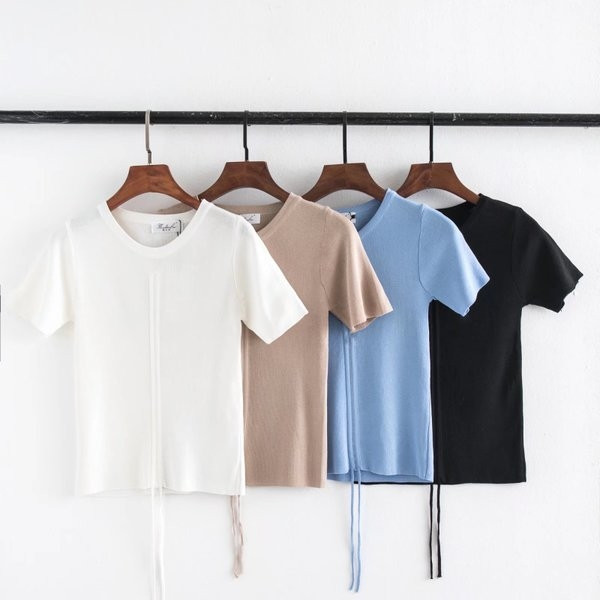 Μοντέρνα γυναικεία μπλούζα με λαιμόκοψη και κορδόνια