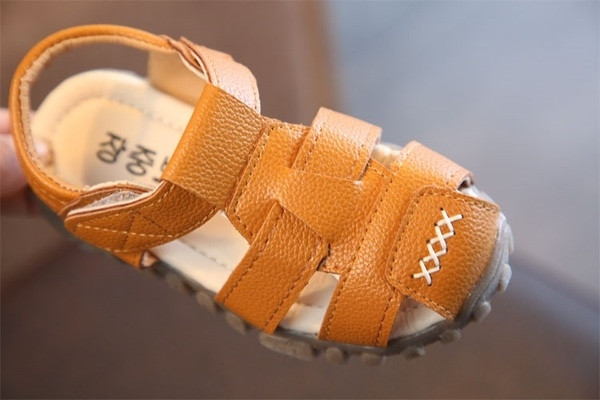 Детски сандалки за момченце в три различни цвята