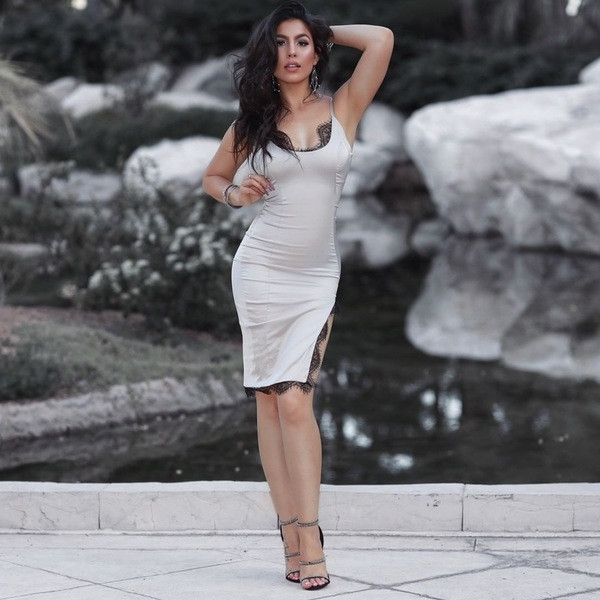 Σέξυ γυναικείο φόρεμα με δαντέλα σε σχήμα V