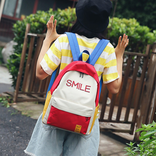 Rucsac de damă de zi cu zi cu o inscripție în trei culori