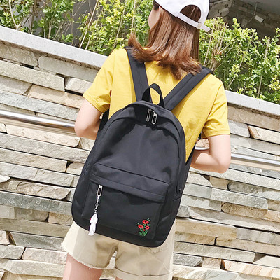 Γυναικείο σακίδιο με μικρό φυτικό κέντημα σε διάφορα χρώματα