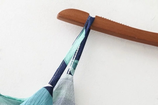 Γυναικεία μπλούζα με ανοιχτούς ώμους και floral μοτίβο