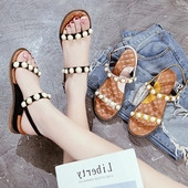 Κομψά καλοκαιρινά σανδάλια με πέρλες