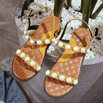 Κομψά καλοκαιρινά σανδάλια με πέρλες