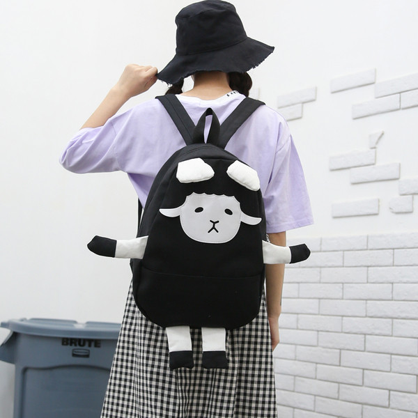 Модерна дамска раница с 3D декорация в бял и черен цвят