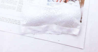 Γυναικείο κορμάκι σε τρία χρώματα με δαντέλα