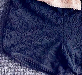 Γυναικεία σύντομα παντελόνια με δαντέλα σε τρία χρώματα