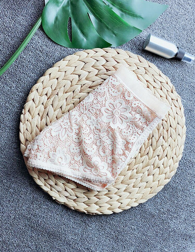 Γυναικεία σύντομα παντελόνια με δαντέλα σε τρία χρώματα