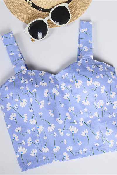 Къс дамски топ в различни флорални мотиви 